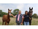 Hub Mans et sa mère Adhiana Mans avec Léa et Gérard Delorme