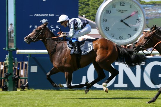 Chapeau champagne motions soleil c est le Prix de Diane