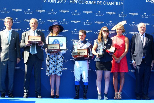 Chapeau champagne motions soleil c est le Prix de Diane